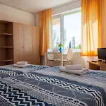 Ξενοδοχείο με διαμερίσματα Family Perla 2*