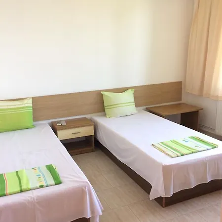 Aparthotel Family Perla 2*