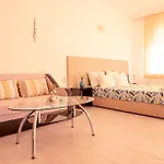 Family Perla Aparthotel 2*