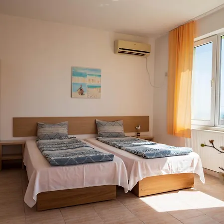 Family Perla Aparthotel 2*