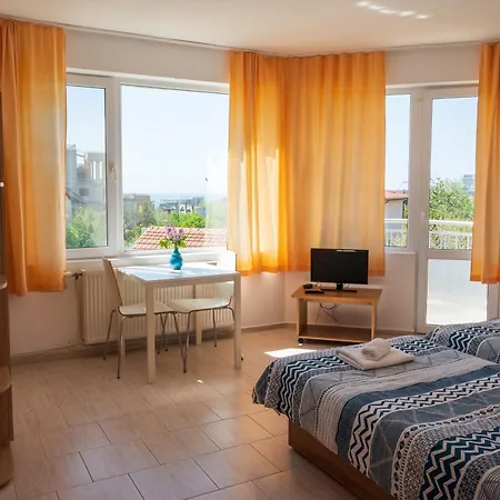 Family Perla Aparthotel 2*