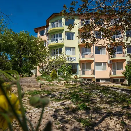 Family Perla Aparthotel 2*