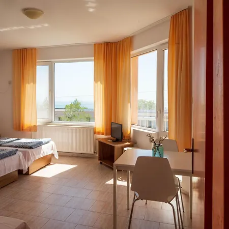 Family Perla Aparthotel 2*